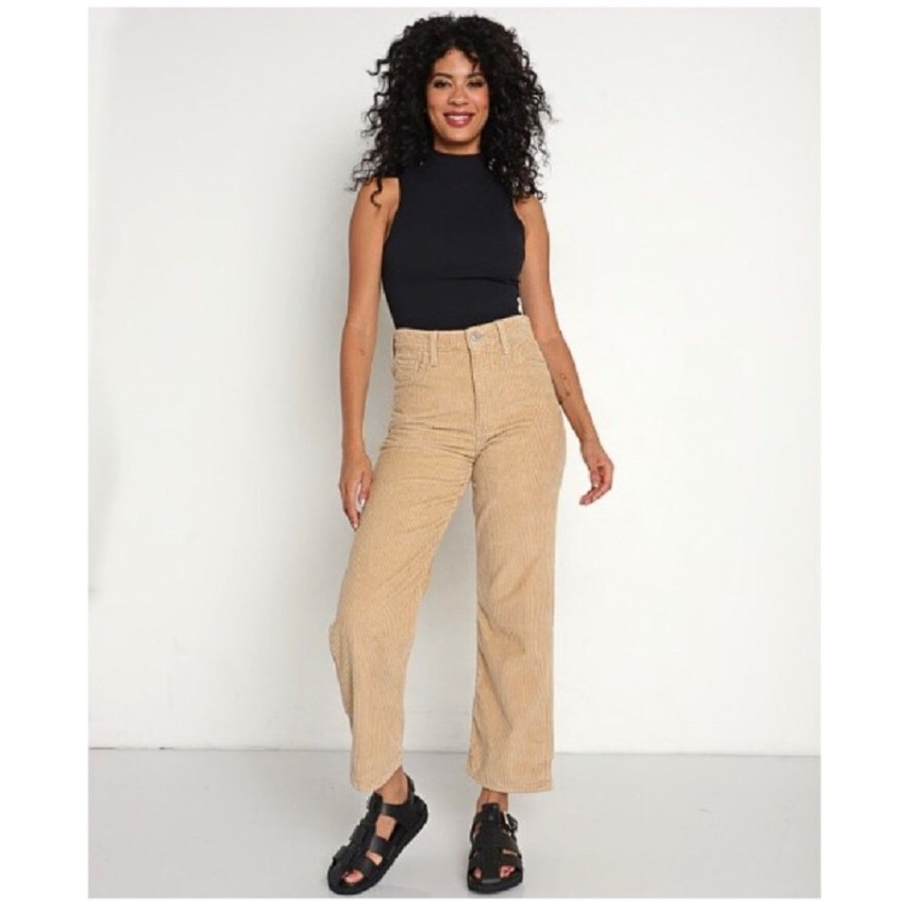 Levis Ribcage straight ankle corduroy 23 26”